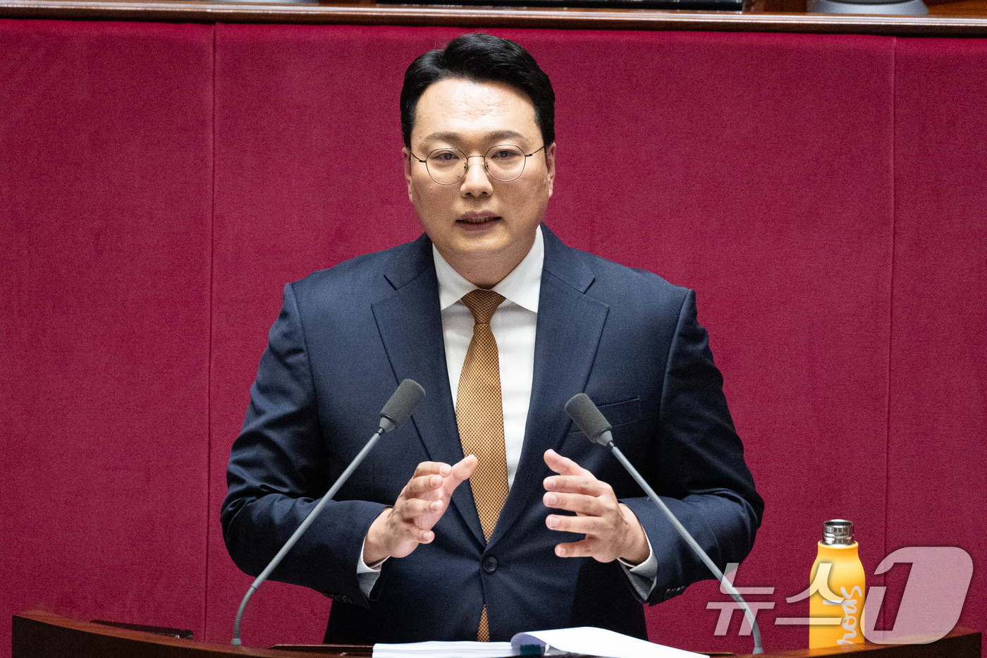 (서울=뉴스1) 유승관 기자 = 천하람 개혁신당 원내대표가 15일 서울 여의도 국회에서 열린 제431회 국회(임시회) 제1차 본회의에서 윤석열·김건희에 의한 내란·외환 및 국정농단 …