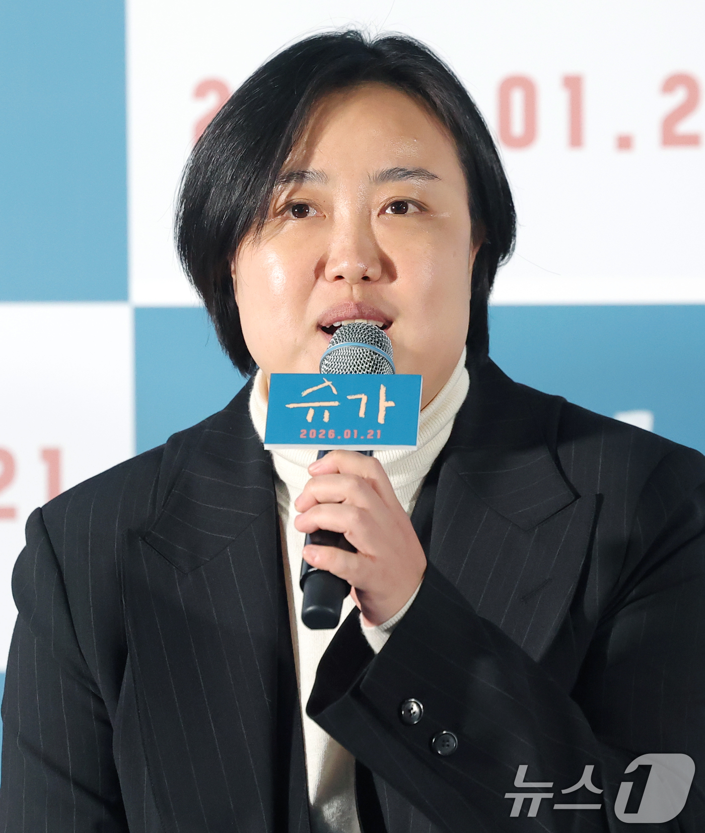 (서울=뉴스1) 권현진 기자 = 최신춘 감독이 15일 서울 광진구 롯데시네마에서 열린 영화 ‘슈가' 언론시사회에서 인사말을 하고 있다.'슈가'는 모성애를 넘어선 사회적 편견의 극복 …