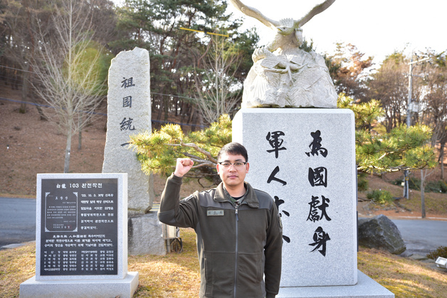 차량 전복 피 흘리는 부상자 구조한 육군 상사…국민신문고서 '칭찬'