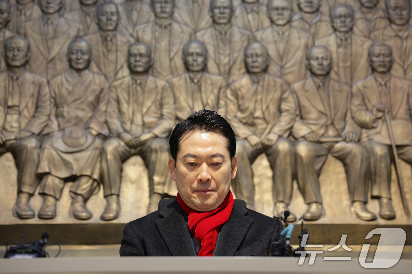 (서울=뉴스1) 신웅수 기자 = 장동혁 국민의힘 대표가 15일 서울 여의도 국회 로텐더홀에서 더불어민주당의 통일교 및 공천뇌물 특검 수용을 촉구하며 단식을 하고 있다. 2026.1 …