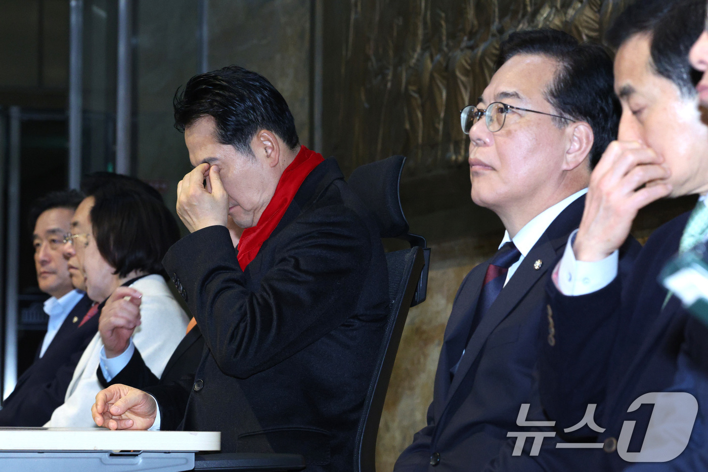 (서울=뉴스1) 신웅수 기자 = 장동혁 국민의힘 대표가 15일 서울 여의도 국회 로텐더홀에서 더불어민주당의 통일교 및 공천뇌물 특검 수용을 촉구하며 단식을 하고 있다. 2026.1 …