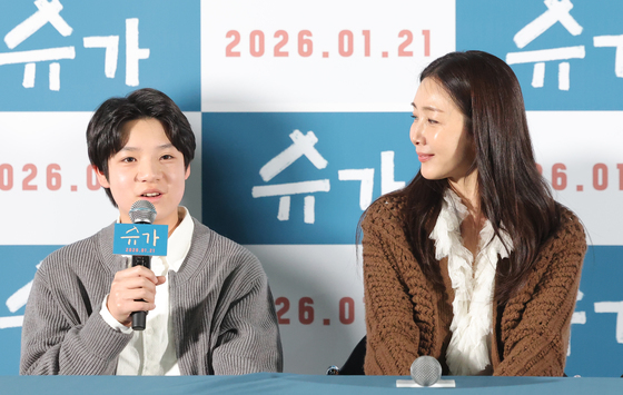 최지우, 모성애 가득한 눈빛