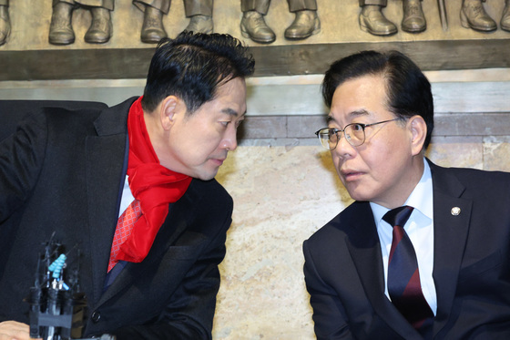 장동혁, '쌍특검 단식' 나흘째…송언석 "정부·여당, 수용하라"