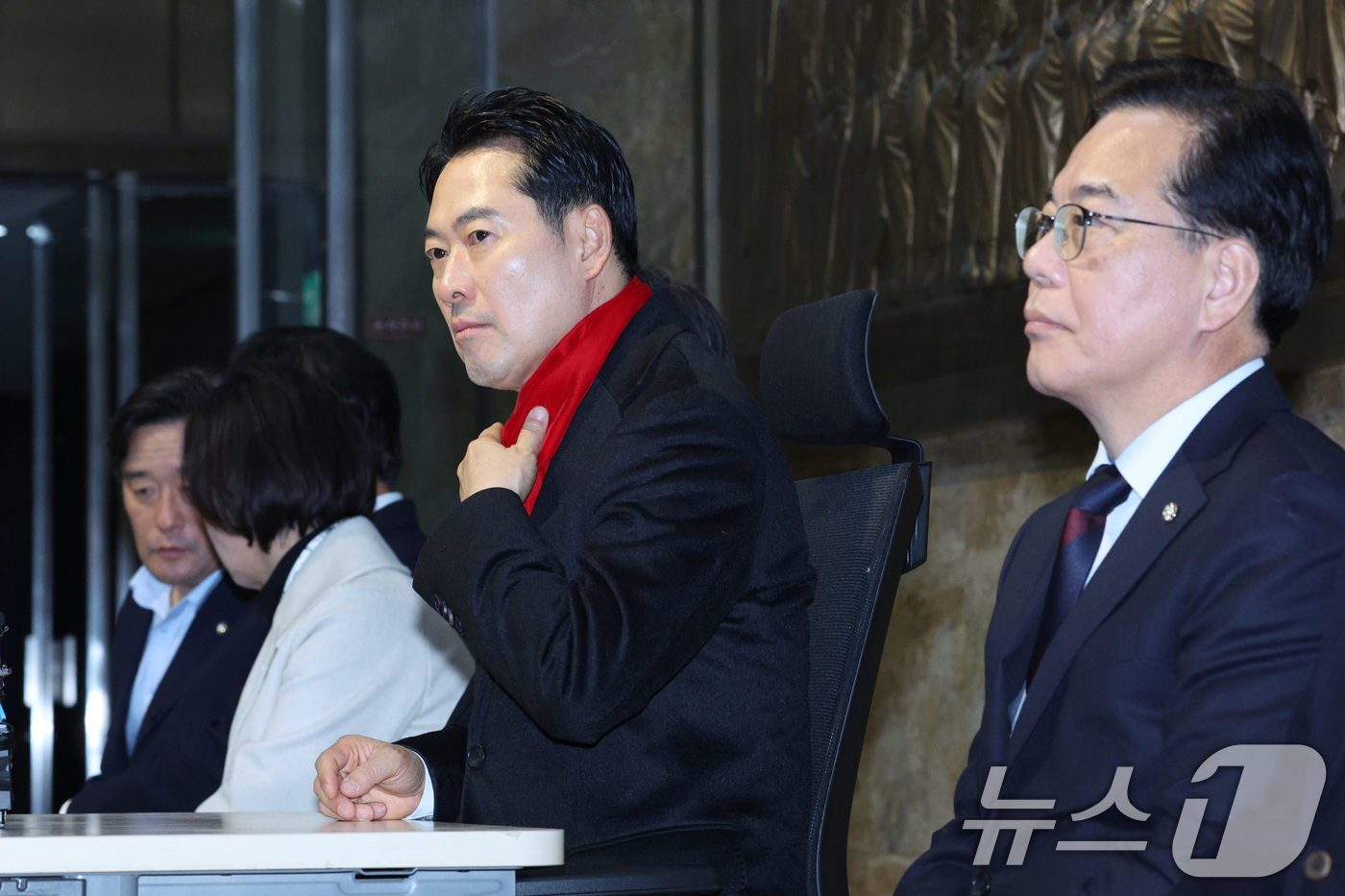 (서울=뉴스1) 신웅수 기자 = 장동혁 국민의힘 대표가 15일 서울 여의도 국회 로텐더홀에서 더불어민주당의 통일교 및 공천뇌물 특검 수용을 촉구하며 단식을 하고 있다. 2026.1 …