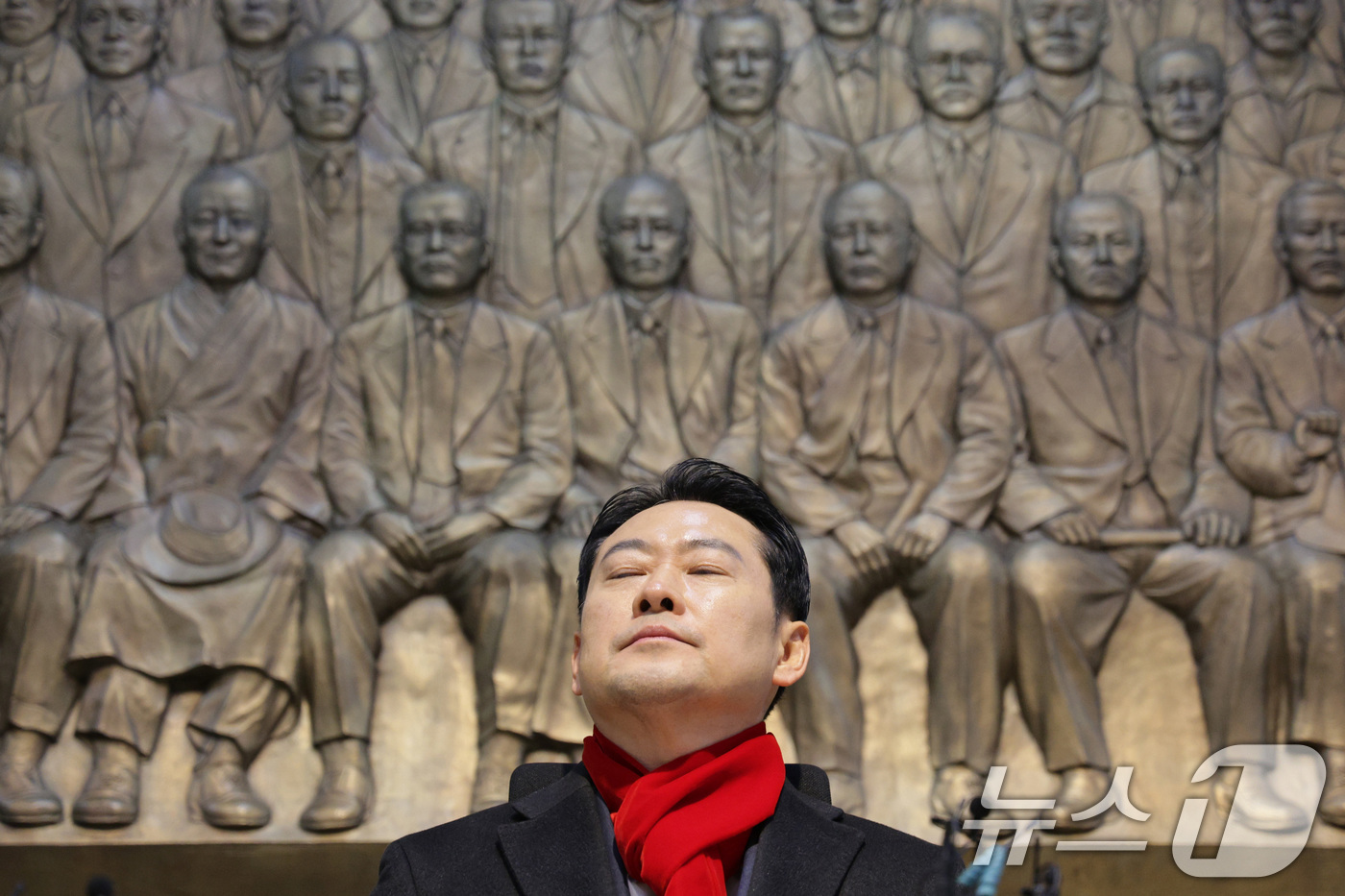 (서울=뉴스1) 신웅수 기자 = 장동혁 국민의힘 대표가 15일 서울 여의도 국회 로텐더홀에서 더불어민주당의 통일교 및 공천뇌물 특검 수용을 촉구하며 단식을 하고 있다. 2026.1 …