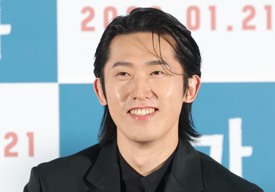 미소짓는 민진웅