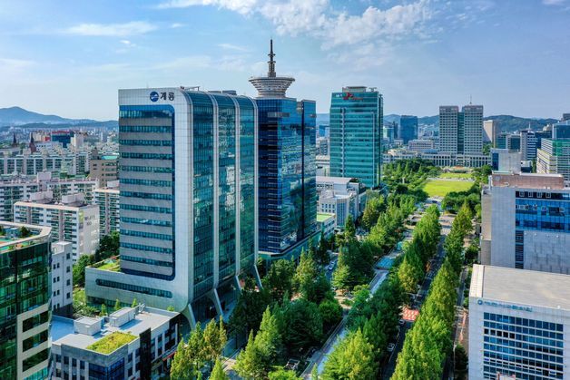 계룡건설, 철인3종 유망주 2명 후원…"세계무대 도전 동행"