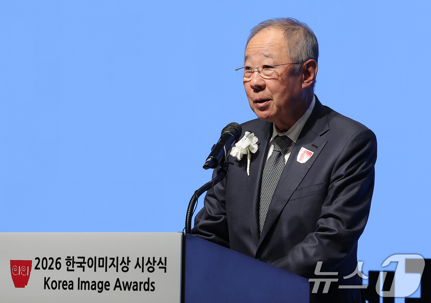 (서울=뉴스1) 김성진 기자 = 류진 한국경제인협회 회장이 15일 서울 강남구 웨스틴 서울 파르나스에서 열린 제22회 한국이미지상 시상식에서 축사를 하고 있다. 2026.1.15/ …