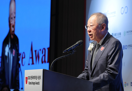 한국이미지상 시상식 축사하는 류진 회장