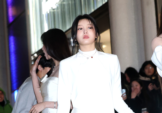 아일릿 원희, 도도하게