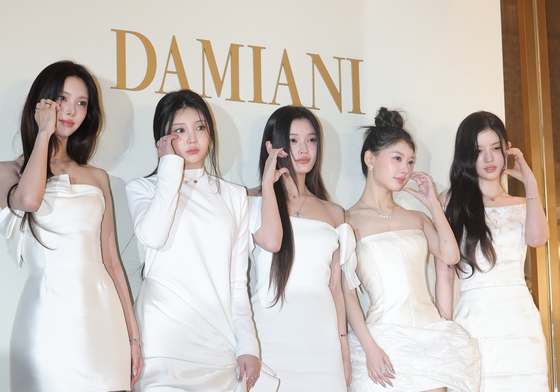 아일릿, 청담동에서 하트 뿅뿅