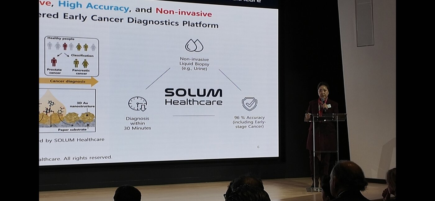 본문 이미지 - 솔루엠헬스케어 김지희 대표가 13일(현지시간) 미국 샌프란시스코의 한 호텔에서 한국바이오협회 주도로 열린 'Global IR @ JPM'에서 발표를 하고 있다. (솔루엠헬스케어 제공) 