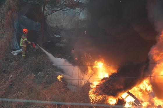 '불길 확산을 막아라'