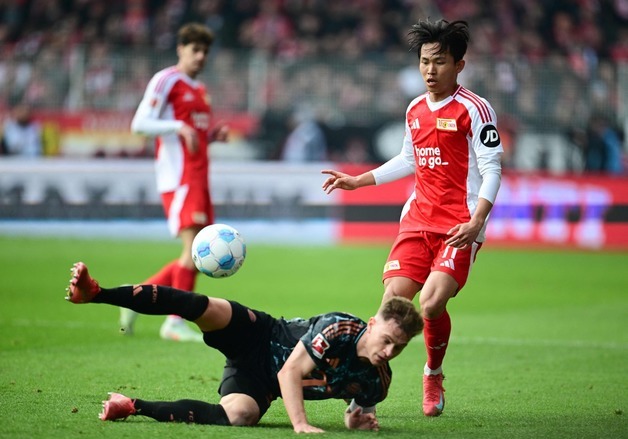 '정우영 시즌 첫 풀타임' 베를린, 아우크스와 1-1 무승부