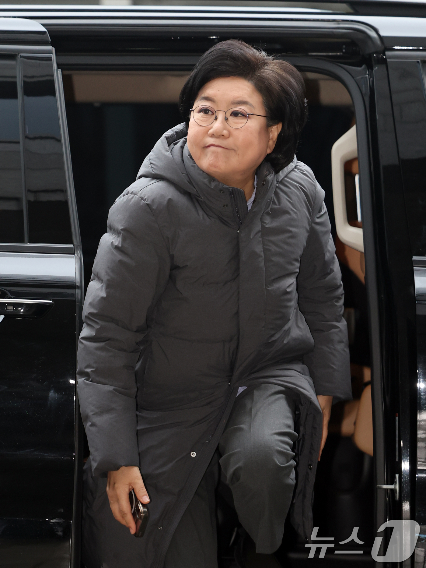 (서울=뉴스1) 황기선 기자 = 이혜훈 기획예산처 장관 후보자가 16일 오전 서울 중구 예금보험공사에 마련된 인사청문회 준비 사무실로 출근하고 있다.  2026.1.16/뉴스1