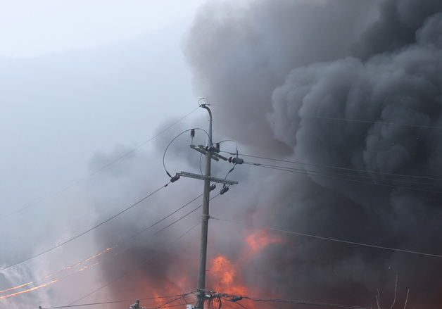 대응 2단계로 격상된 구룡마을 화재