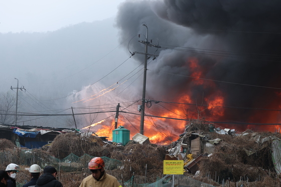 화마 뒤덮은 구룡마을