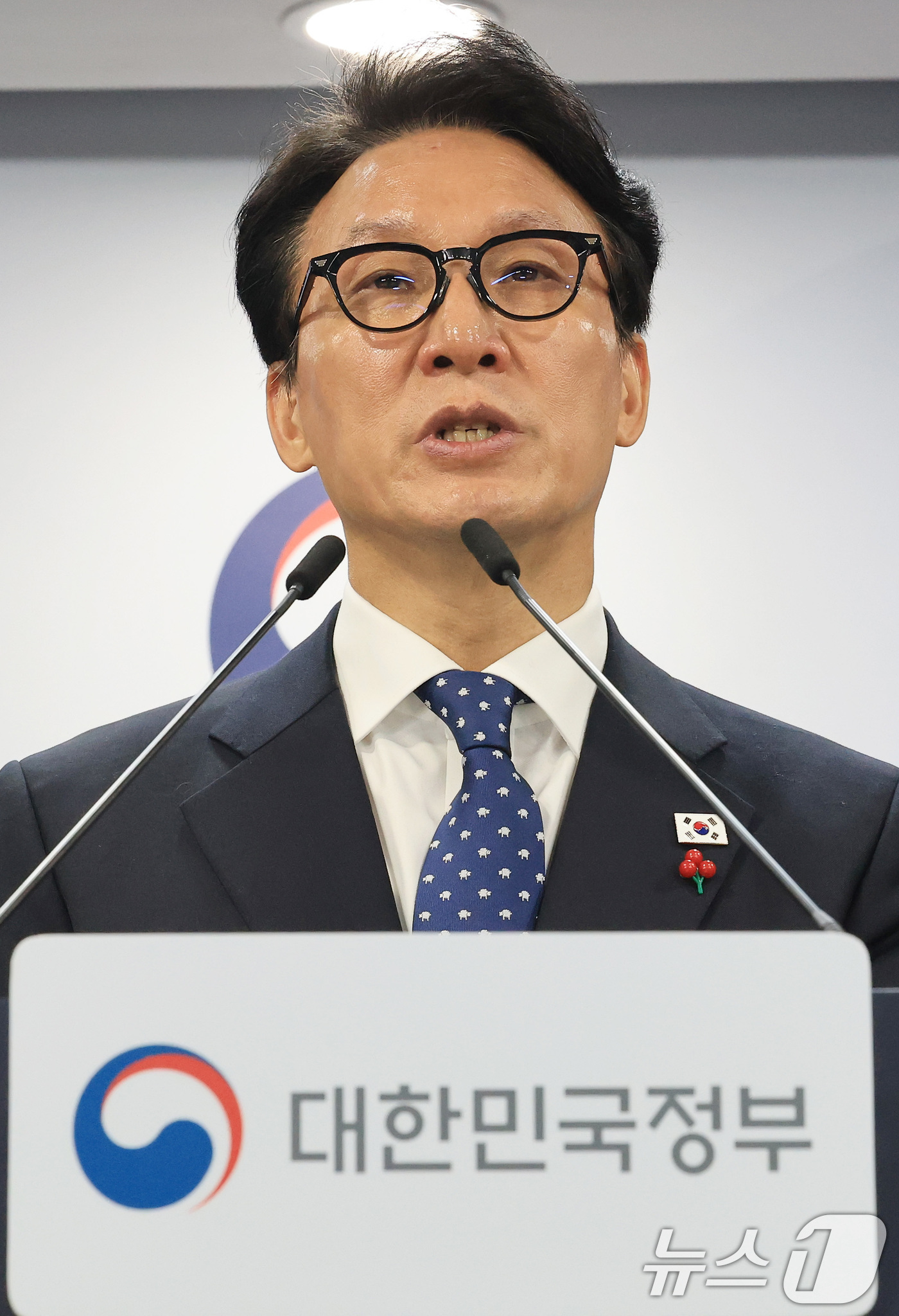 (서울=뉴스1) 임세영 기자 = 김민석 국무총리가 16일 서울 종로구 정부서울청사에서 행정통합 인센티브 관련 브리핑을 하고 있다. 2026.1.16/뉴스1