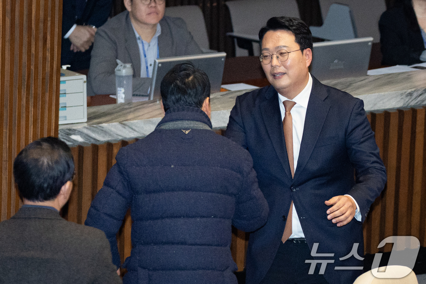 (서울=뉴스1) 유승관 기자 = 천하람 개혁신당 원내대표가 16일 서울 여의도 국회에서 열린 제431회 국회(임시회) 제1차 본회의에서 윤석열·김건희에 의한 내란·외환 및 국정농단 …