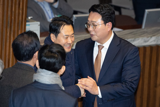 천하람 18시간 56분 만에 필리버스터 종료…청와대 오찬 참석