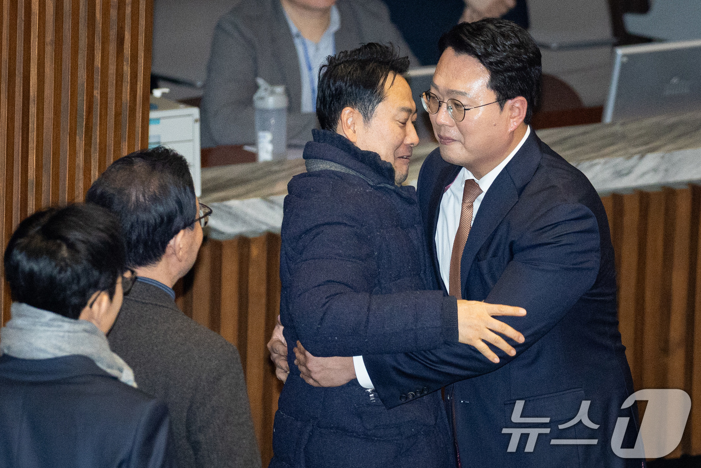 (서울=뉴스1) 유승관 기자 = 천하람 개혁신당 원내대표가 16일 서울 여의도 국회에서 열린 제431회 국회(임시회) 제1차 본회의에서 윤석열·김건희에 의한 내란·외환 및 국정농단 …