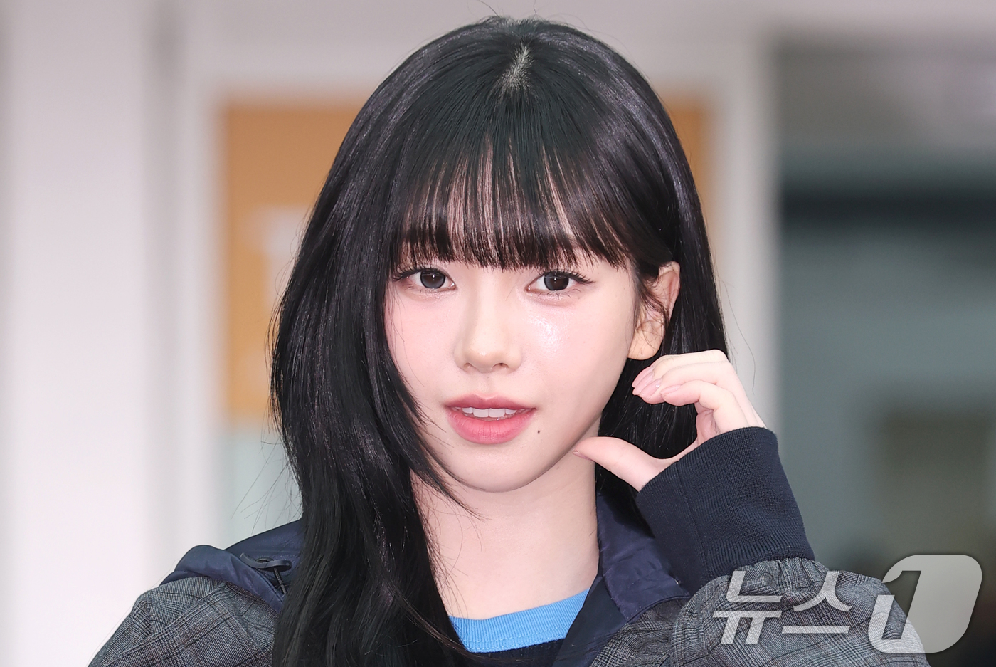 (인천공항=뉴스1) 권현진 기자 = 에스파 카리나가 해외 일정을 위해 16일 인천국제공항을 통해 밀라노로 출국하고 있다. 2026.1.16/뉴스1