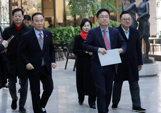 서울경찰청 항의 방문 위해 이동하는 국민의힘 의원들