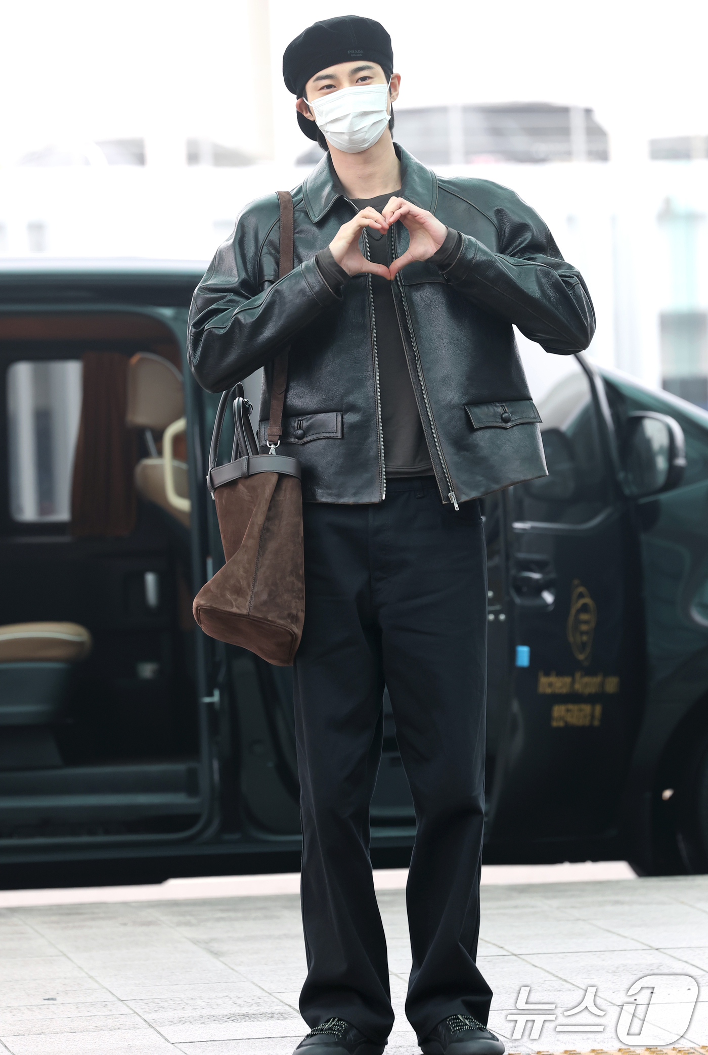 (인천공항=뉴스1) 권현진 기자 = 배우 변우석이 해외 일정을 위해 16일 인천국제공항을 통해 밀라노로 출국하고 있다. 2026.1.16/뉴스1