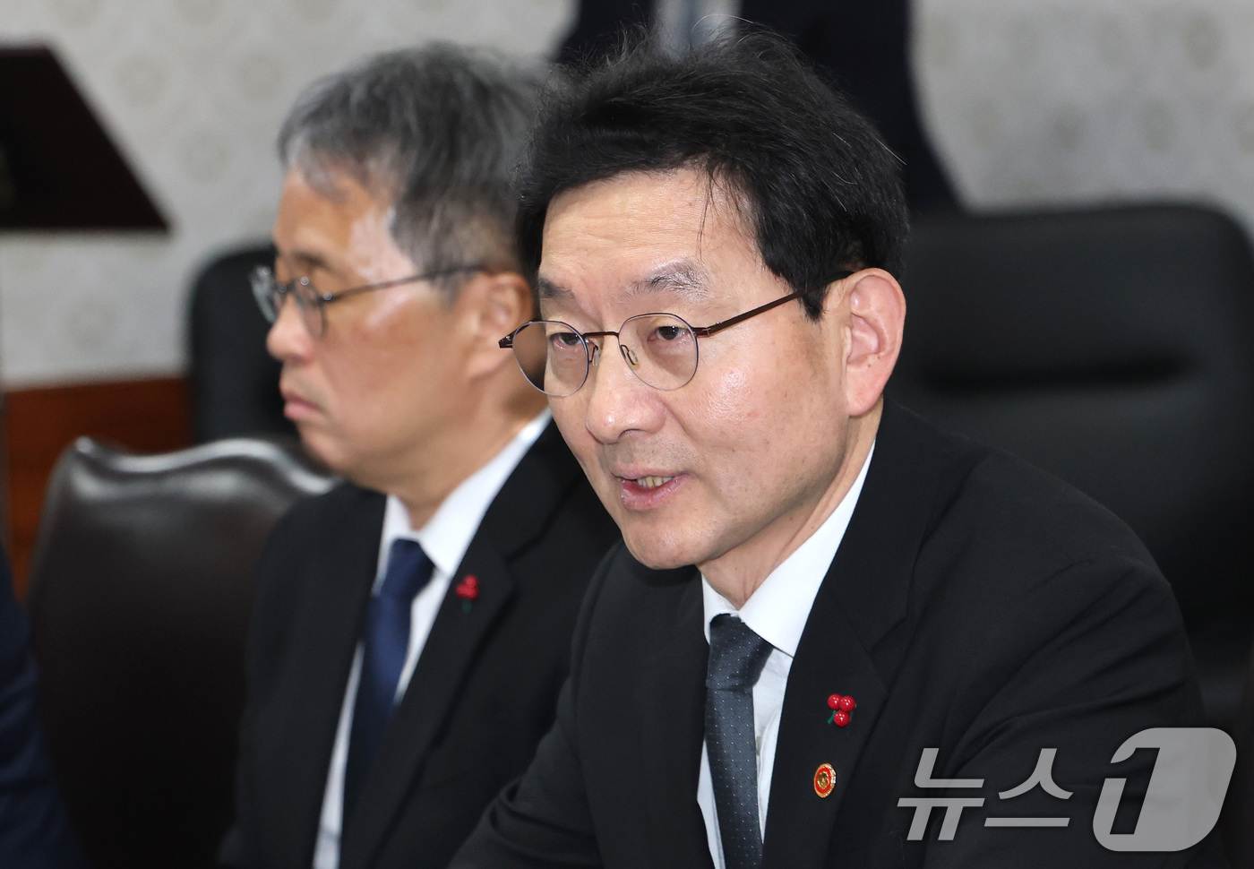 (서울=뉴스1) 임세영 기자 = 윤창렬 국무조정실장이 16일 서울 종로구 정부서울청사에서 열린 범정부 재정분권 TF 위촉식 및 1차 회의에서 모두발언을 하고 있다. 2026.1.1 …