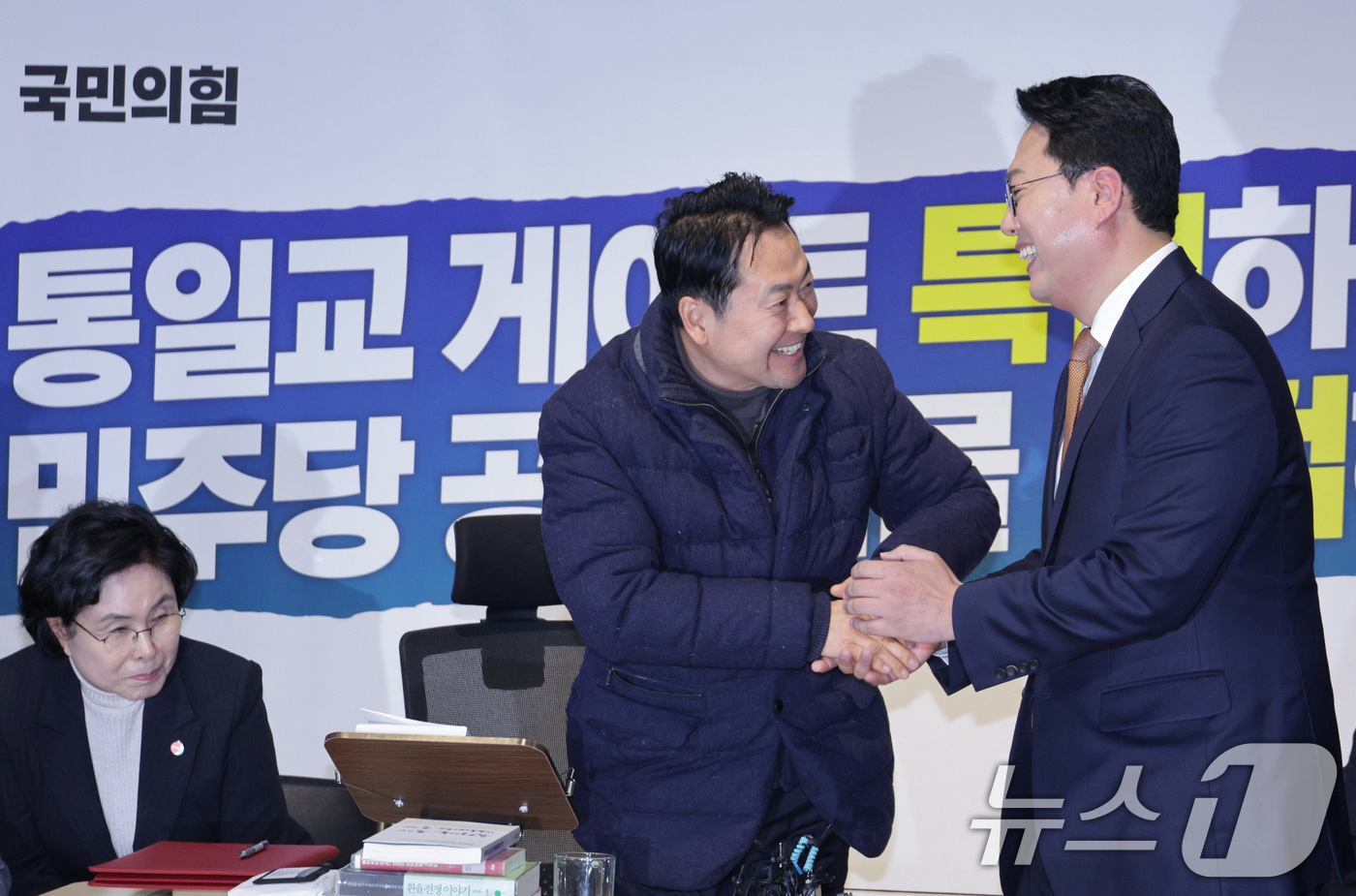 (서울=뉴스1) 신웅수 기자 = 천하람 개혁신당 원내대표가 16일 서울 여의도 국회에서 윤석열·김건희에 의한 내란·외환 및 국정농단 행위의 진상규명을 위한 특별검사 임명 등에 관한 …