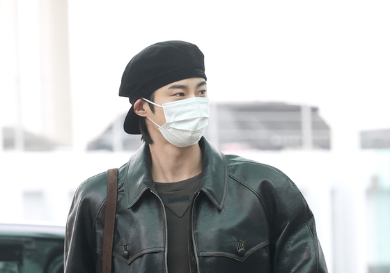 변우석, 공항에 설렘주의보 발령