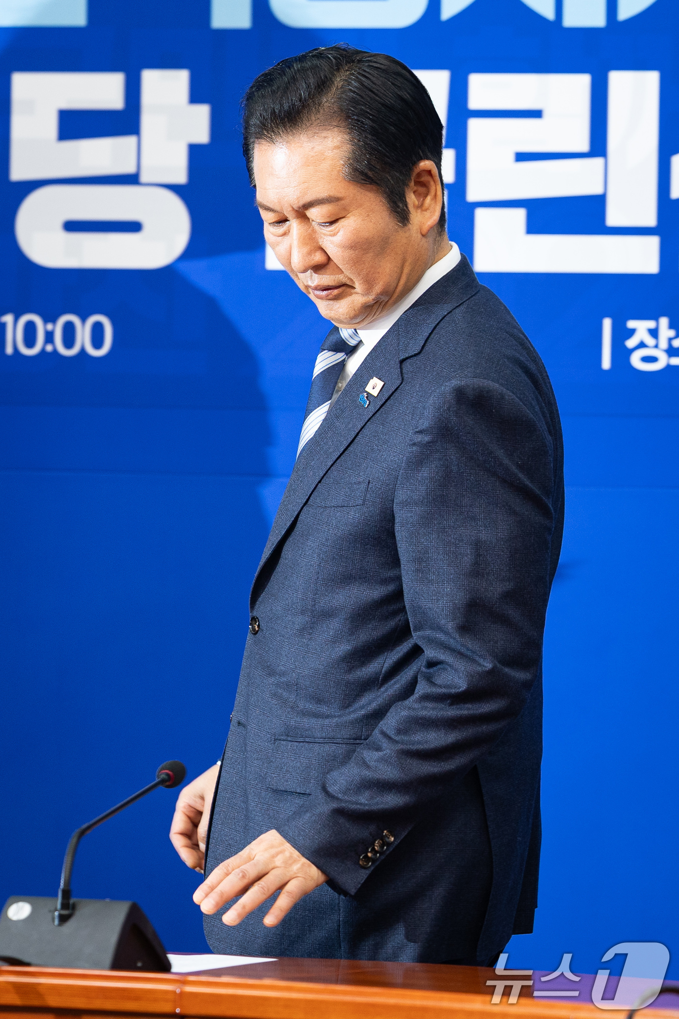 (서울=뉴스1) 유승관 기자 = 정청래 더불어민주당 대표가 16일 서울 여의도 국회에서 열린 제9회 전국동시지방선거 더불어민주당 클린선거 선포식에 참석하고 있다. 2026.1.16 …