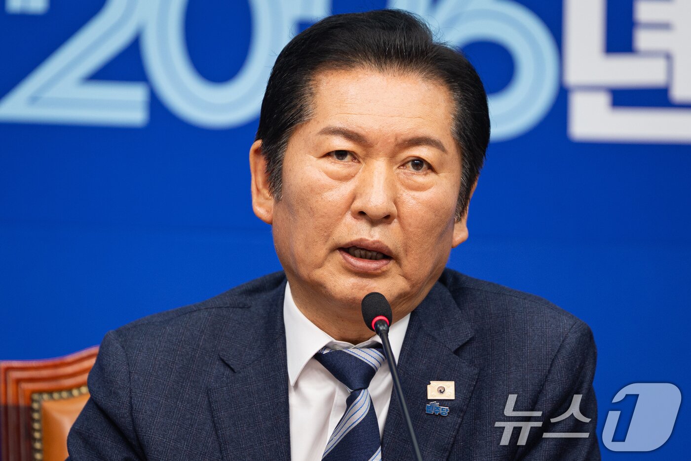 본문 이미지 - 정청래 더불어민주당 대표가 16일 서울 여의도 국회에서 열린 최고위원회의에서 모두 발언을 하고 있다. 2026.1.16/뉴스1 ⓒ News1 유승관 기자