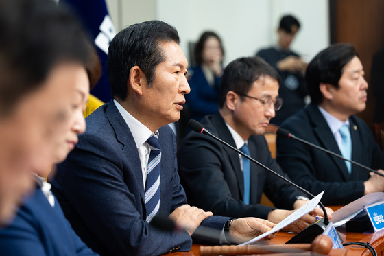 발언하는 정청래 민주당 대표