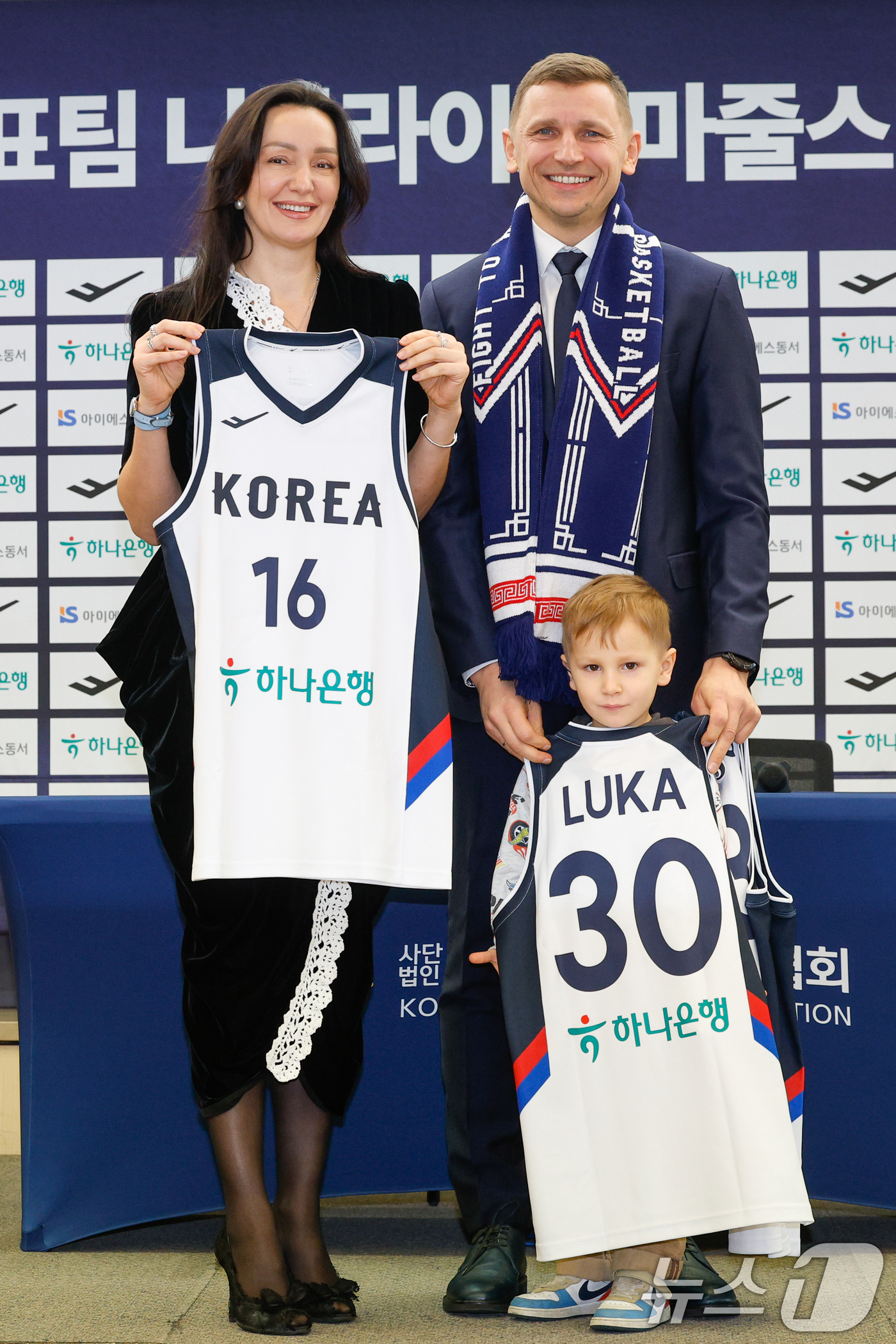 (서울=뉴스1) 안은나 기자 = 남자 농구 국가대표팀을 이끌게 된 니콜라이스 마줄스(Nikolajs Mazurs) 감독이 16일 서울 중구 프레스센터에서 열린 취임 기자회견에서 유 …