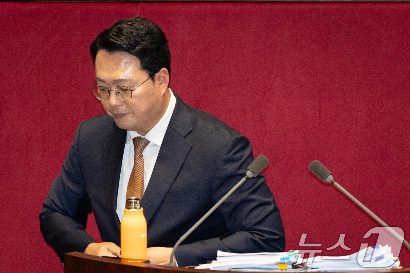 (서울=뉴스1) 유승관 기자 = 천하람 개혁신당 원내대표가 16일 서울 여의도 국회에서 열린 제431회 국회(임시회) 제1차 본회의에서 윤석열·김건희에 의한 내란·외환 및 국정농단 …