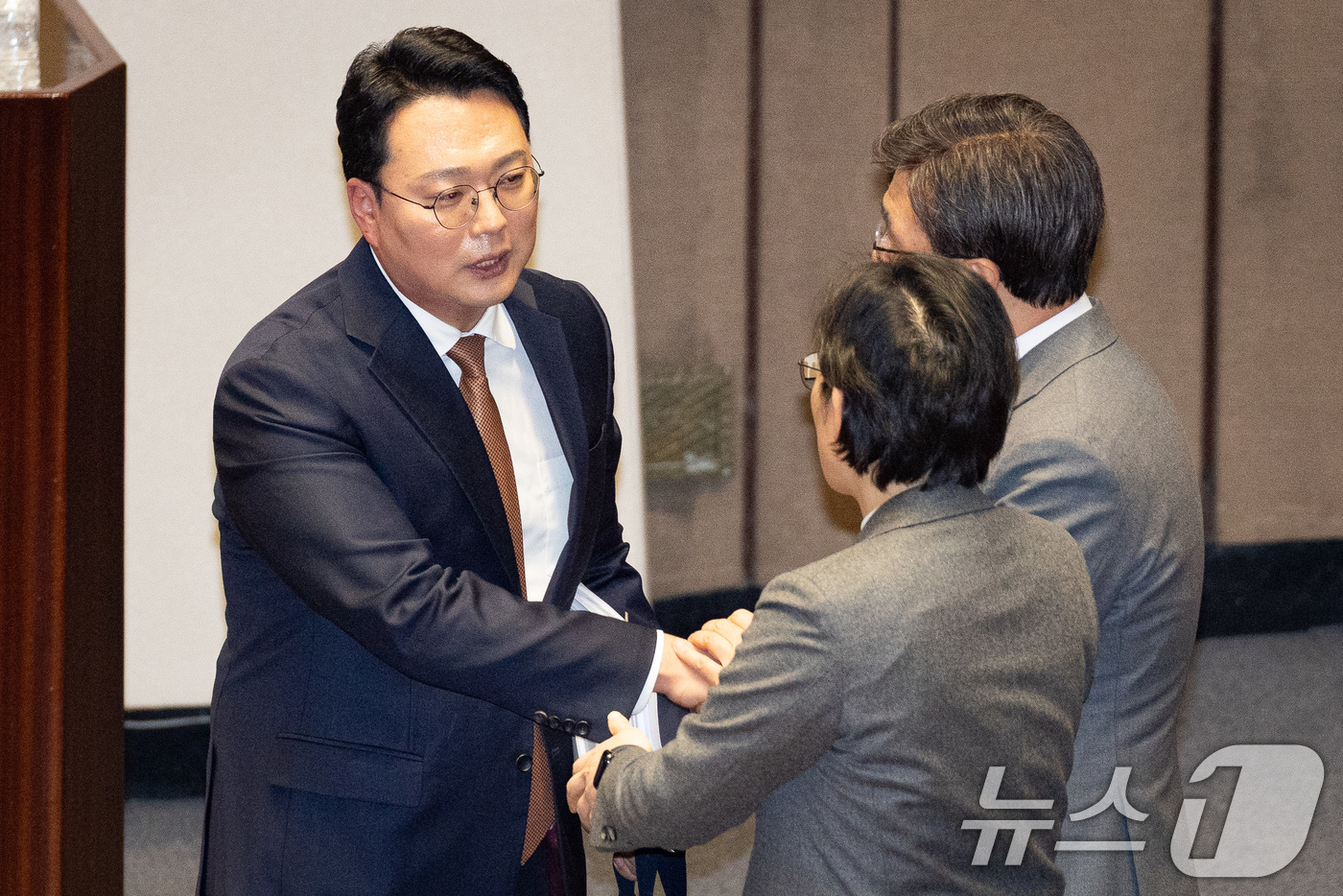 (서울=뉴스1) 유승관 기자 = 천하람 개혁신당 원내대표가 16일 서울 여의도 국회에서 열린 제431회 국회(임시회) 제1차 본회의에서 윤석열·김건희에 의한 내란·외환 및 국정농단 …