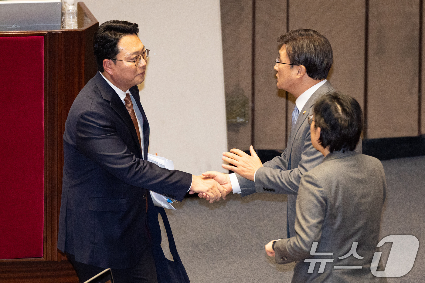 (서울=뉴스1) 유승관 기자 = 천하람 개혁신당 원내대표가 16일 서울 여의도 국회에서 열린 제431회 국회(임시회) 제1차 본회의에서 윤석열·김건희에 의한 내란·외환 및 국정농단 …