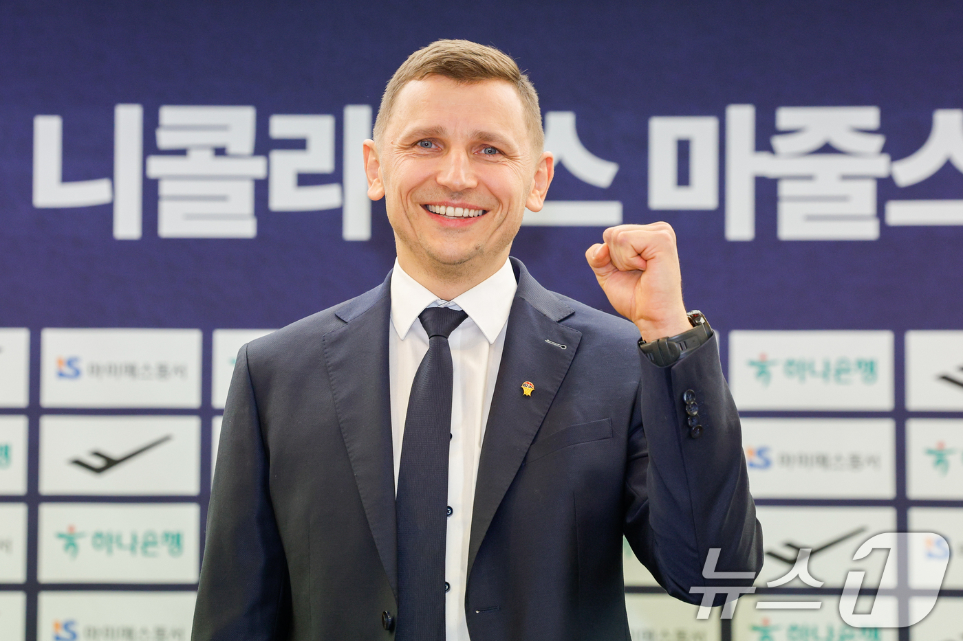 (서울=뉴스1) 안은나 기자 = 남자 농구 국가대표팀을 이끌게 된 니콜라이스 마줄스(Nikolajs Mazurs) 감독이 16일 서울 중구 프레스센터에서 열린 취임 기자회견에서 기 …