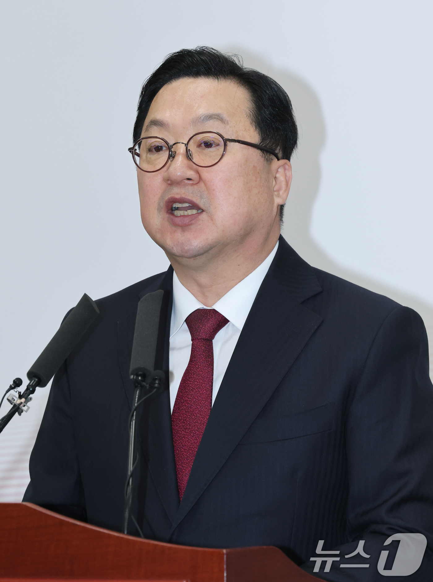 (대전=뉴스1) 김기태 기자 = 이장우 대전시장이 16일 오전 시청 브리핑룸에서 대전·충남 행정통합 관련 긴급 브리핑을 하고 있다.정부는 행정 통합을 촉진하기 위해 통합특별시에 각 …