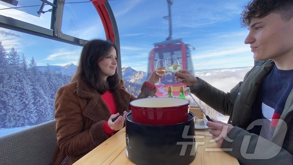 본문 이미지 - 필라투스에서 즐기는 퐁뒤 곤돌라(스위스관광청 제공)