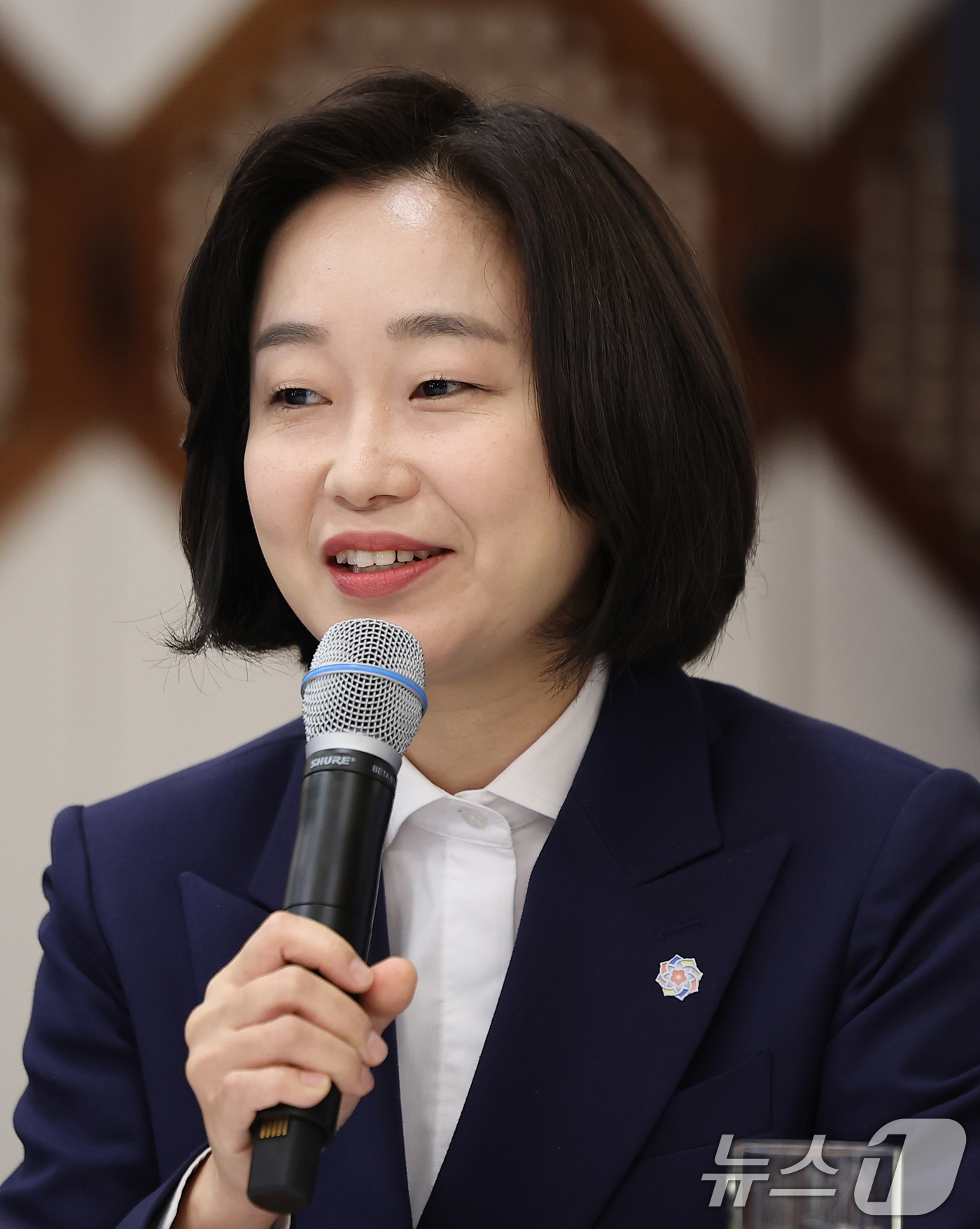 (서울=뉴스1) 허경 기자 = 김재연 진보당 상임대표가 16일 청와대 상춘재에서 이재명 대통령이 마련한 정당 지도부 초청 오찬에서 발언하고 있다. (청와대통신사진기자단) 2026. …