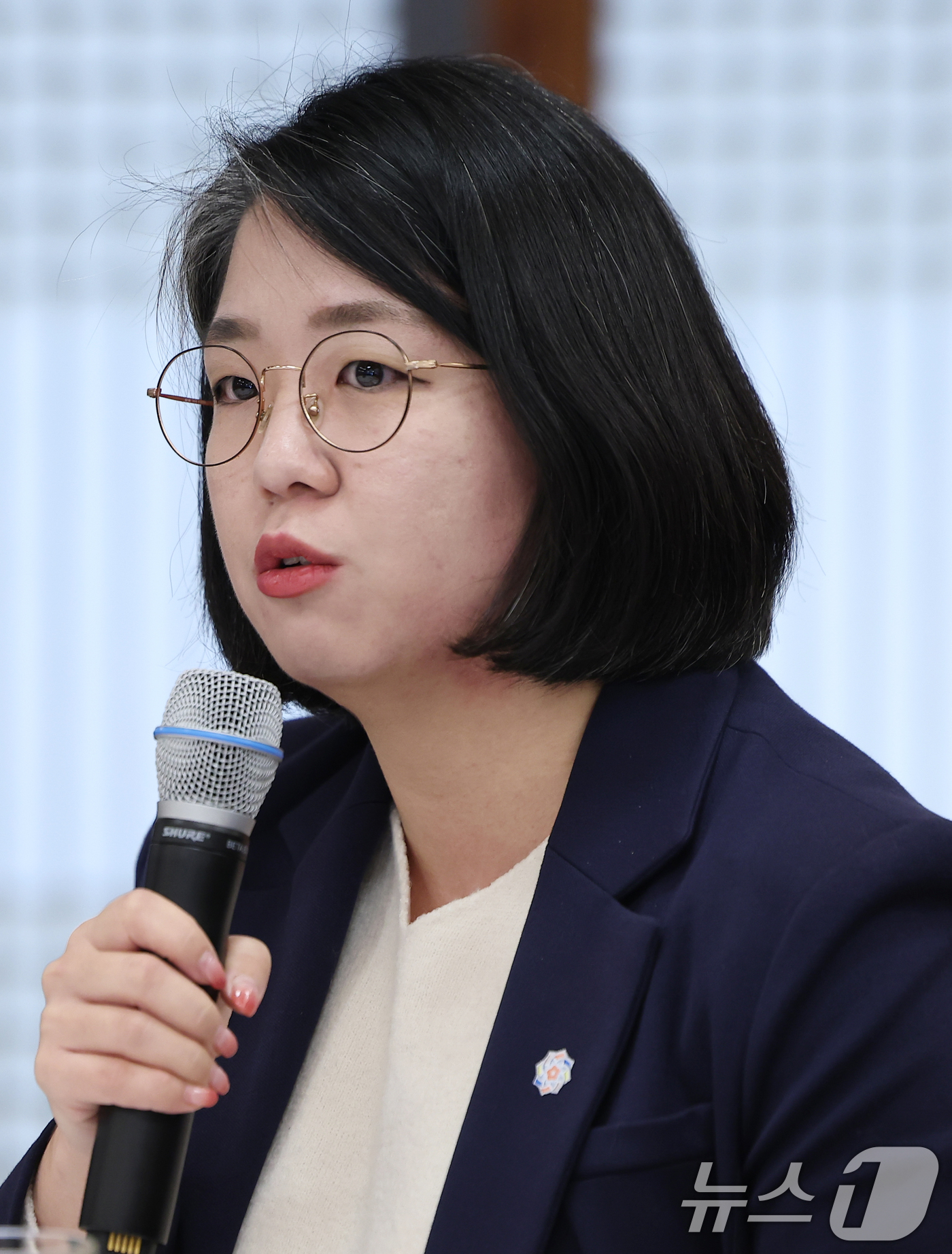 (서울=뉴스1) 허경 기자 = 용해인 기본소득당 상임대표가 16일 청와대 상춘재에서 이재명 대통령이 마련한 정당 지도부 초청 오찬에서 발언하고 있다. (청와대통신사진기자단) 202 …