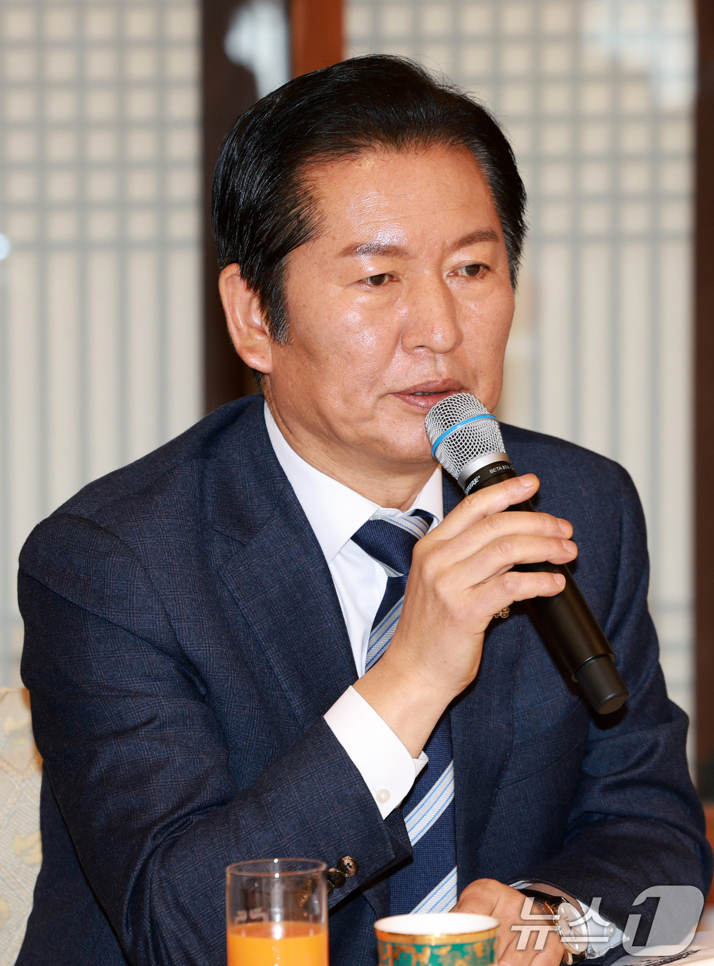 (서울=뉴스1) 허경 기자 = 정청래 더불어민주당 대표가 16일 청와대 상춘재에서 이재명 대통령이 마련한 정당 지도부 초청 오찬에서 발언하고 있다. (청와대통신사진기자단) 2026 …