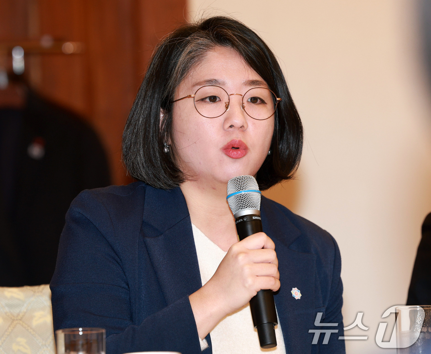 (서울=뉴스1) 허경 기자 = 용해인 기본소득당 상임대표가 16일 청와대 상춘재에서 이재명 대통령이 마련한 정당 지도부 초청 오찬에서 발언하고 있다. (청와대통신사진기자단) 202 …