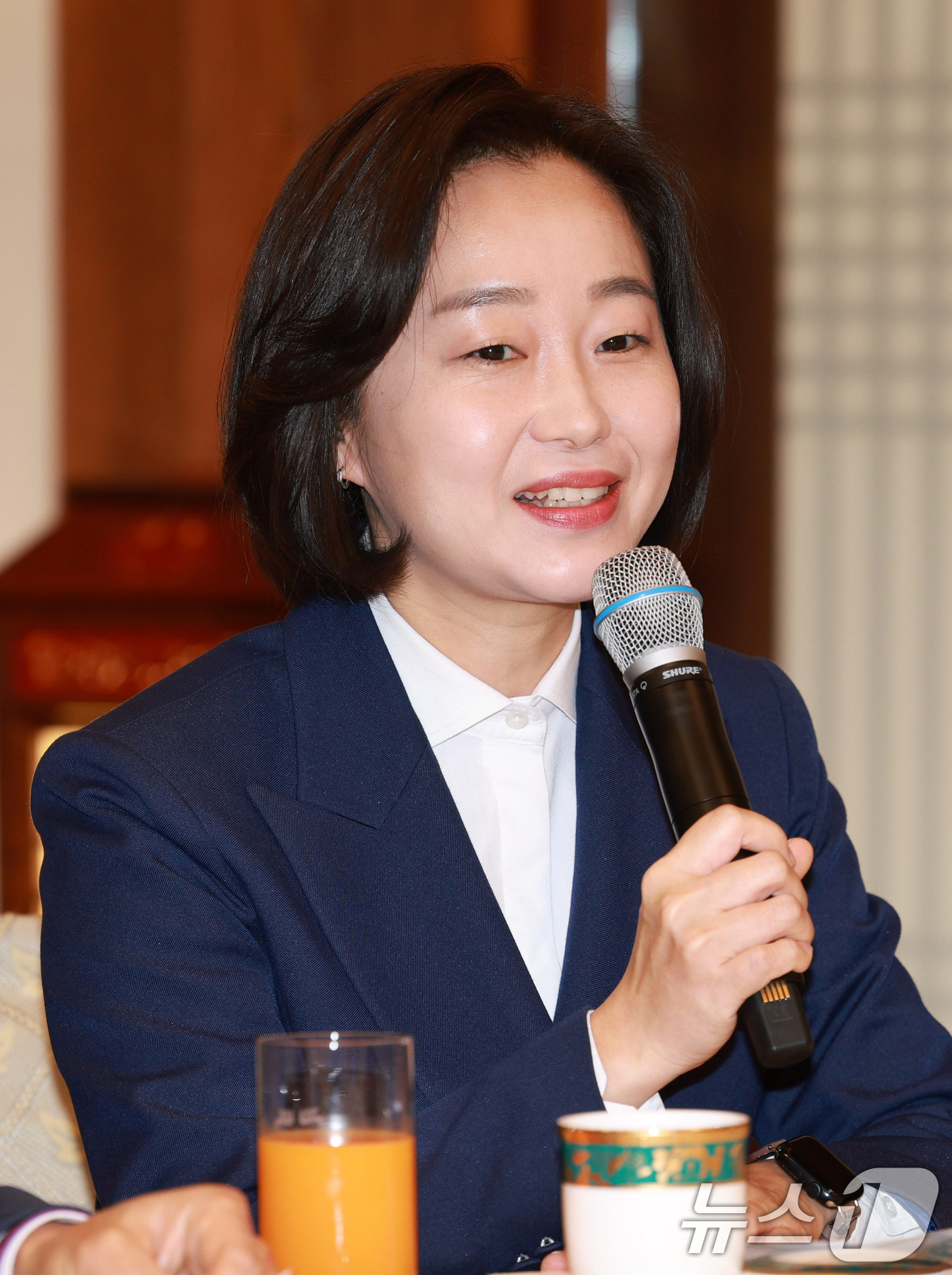 (서울=뉴스1) 허경 기자 = 김재연 진보당 상임대표가 16일 청와대 상춘재에서 이재명 대통령이 마련한 정당 지도부 초청 오찬에서 발언하고 있다. (청와대통신사진기자단) 2026. …