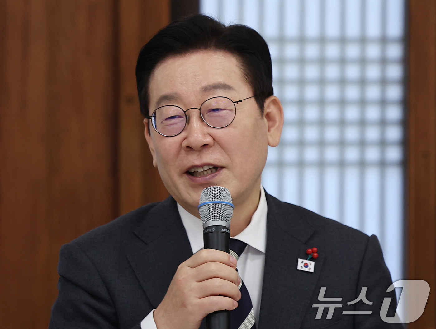 (서울=뉴스1) 허경 기자 = 이재명 대통령이 16일 청와대 상춘재에서 열린 정당 지도부 초청 오찬에서 발언하고 있다. (청와대통신사진기자단)  2026.1.16/뉴스1