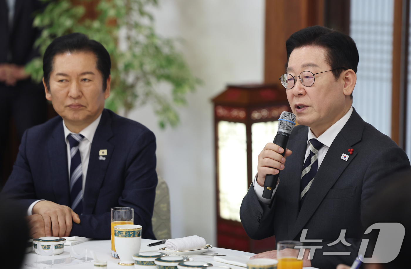 (서울=뉴스1) 허경 기자 = 이재명 대통령이 16일 청와대 상춘재에서 열린 정당 지도부 초청 오찬에서 발언하고 있다. (청와대통신사진기자단) 2026.1.16/뉴스1