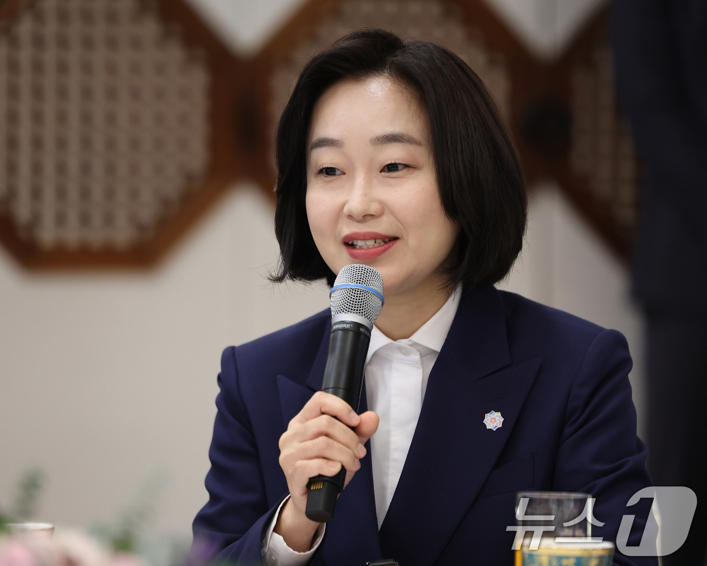 (서울=뉴스1) 허경 기자 = 김재연 진보당 상임대표가 16일 청와대 상춘재에서 이재명 대통령이 마련한 정당 지도부 초청 오찬에서 발언하고 있다. (청와대통신사진기자단) 2026. …