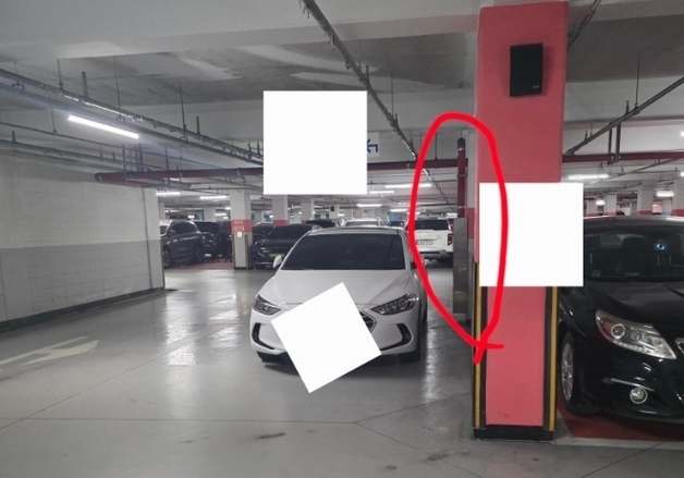 아파트 소화전 옆 장기 주차 "스티커 붙인 경비원에 욕설 '직접 떼라' 위협"